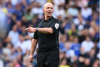 Ex-Premier League ref Mike Dean admits big mistake in Chelsea game.
