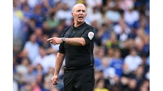 Ex-Premier League ref Mike Dean admits big mistake in Chelsea game.