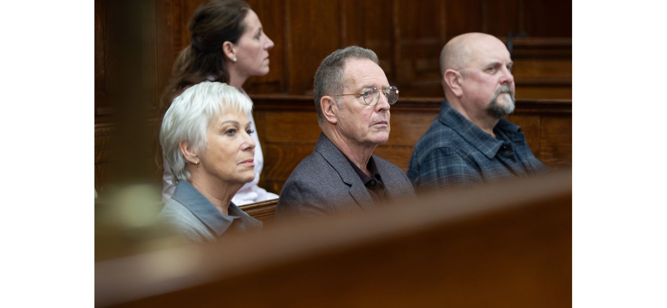 Sneak peek at Emmerdale with three iconic actors in Tom King's last appearance.