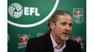 Footballer Emmanuel Petit criticizes underperforming player from Chelsea and Arsenal who has lost their drive.