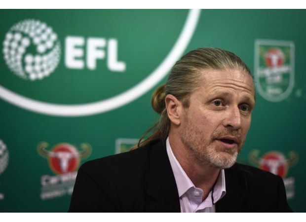 Footballer Emmanuel Petit criticizes underperforming player from Chelsea and Arsenal who has lost their drive.