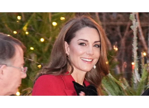 Kate Middleton wears red at Christmas carol service.