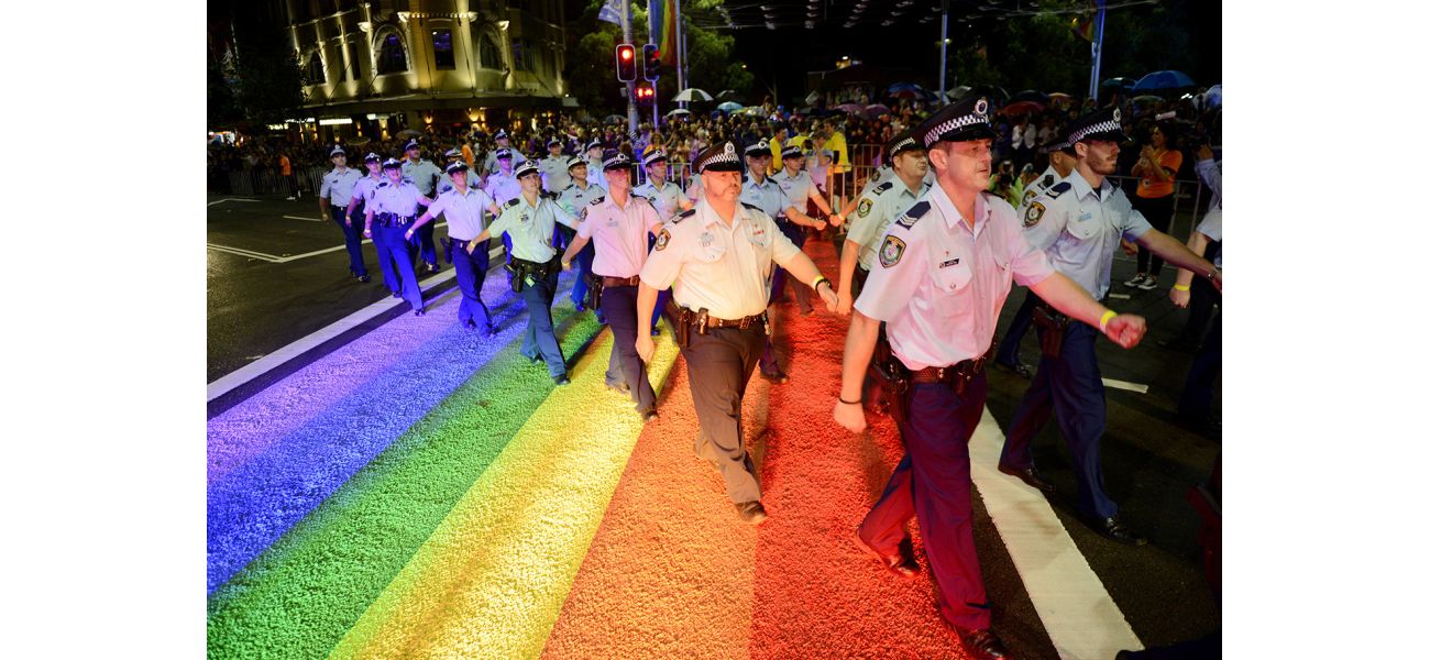 NSW Police can now participate in Sydney Mardi Gras parade after vote.