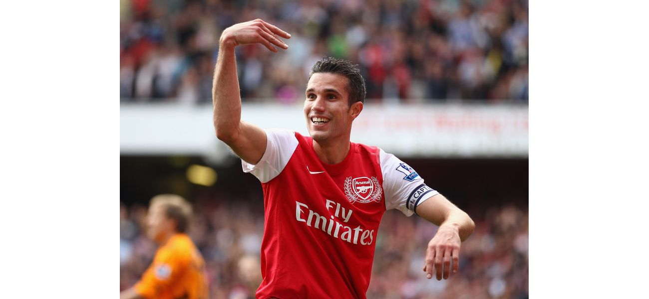 Van Persie says Arsenal fans are still upset about him joining Man Utd.