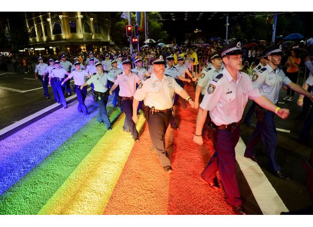 NSW Police can now participate in Sydney Mardi Gras parade after vote.