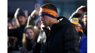 Sinfield finishes grueling ultra-marathon despite serious leg injury