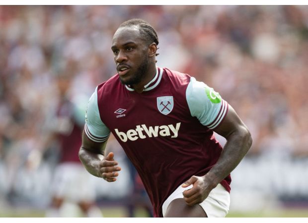 West Ham's Michail Antonio in car accident.