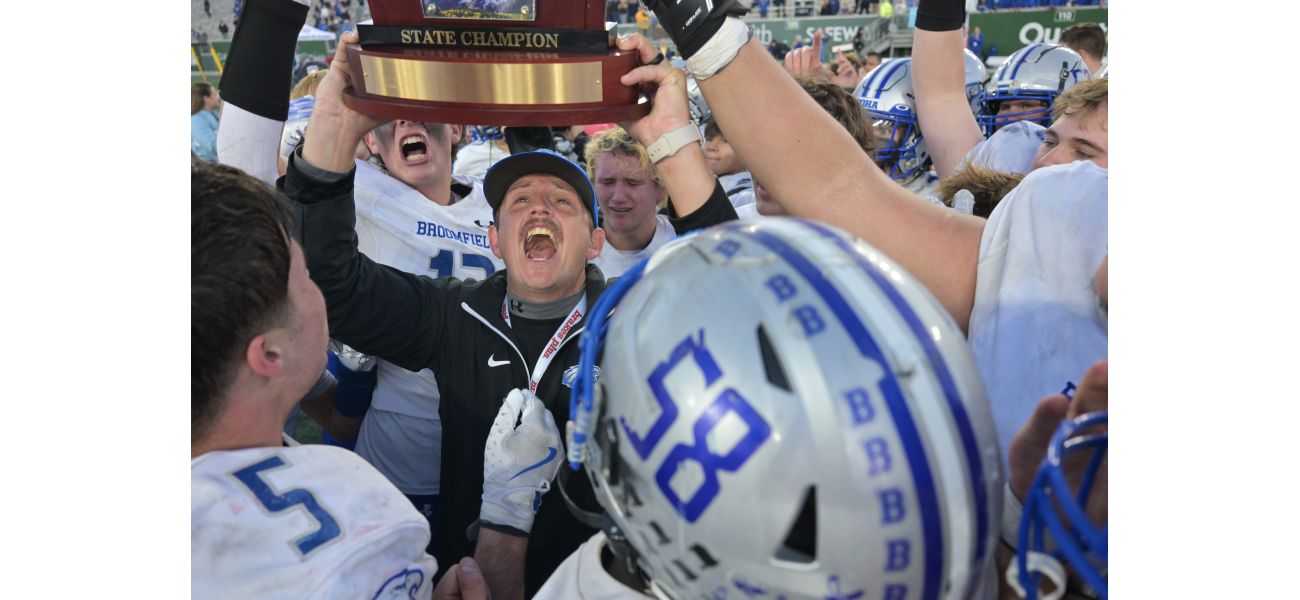 Broomfield makes an impressive comeback to defeat Montrose and win their sixth Class 4A football championship.
