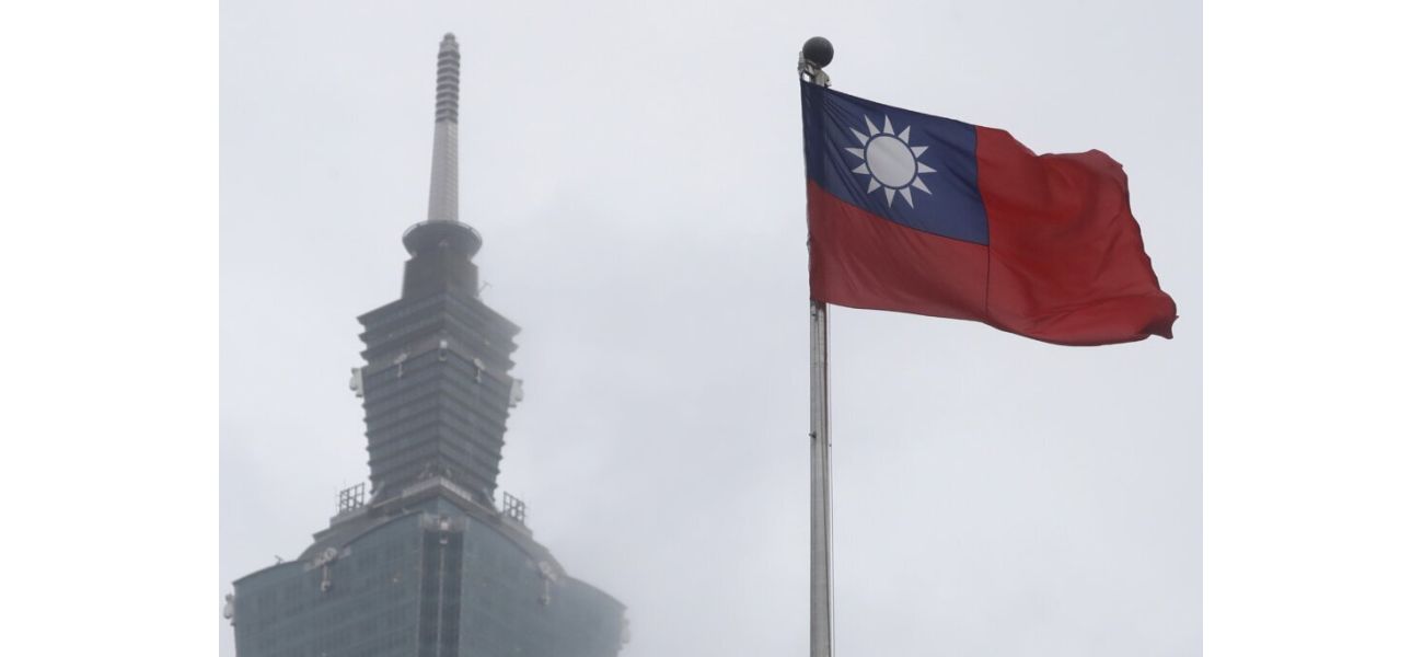 14 Chinese warships and 4 balloons were spotted near Taiwan, according to reports.