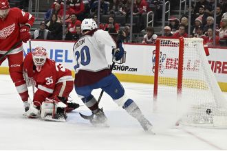 Goalie Alexandar Georgiev has a strong performance to help the Avalanche defeat the Red Wings.