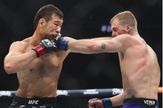 Pantoja retains flyweight title by submitting Asakura with technical move.