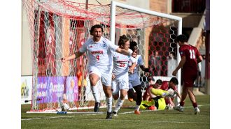 DU Pioneers triumph over UMass, make long-awaited return to men's soccer College Cup after 8 years.
