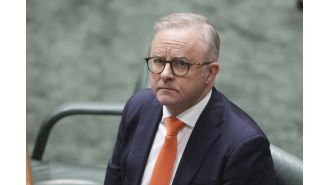 Poll indicates loss of backing for Albanese government.