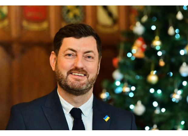 City council leader suspended for inappropriate messages sent to Ukrainian refugees.