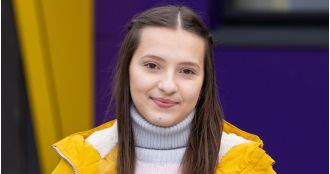 Beloved TV star experiences frightening medical emergency that prevents her from taking showers.