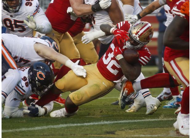 See images of the San Francisco 49ers dominating the Chicago Bears in their 38-13 victory.