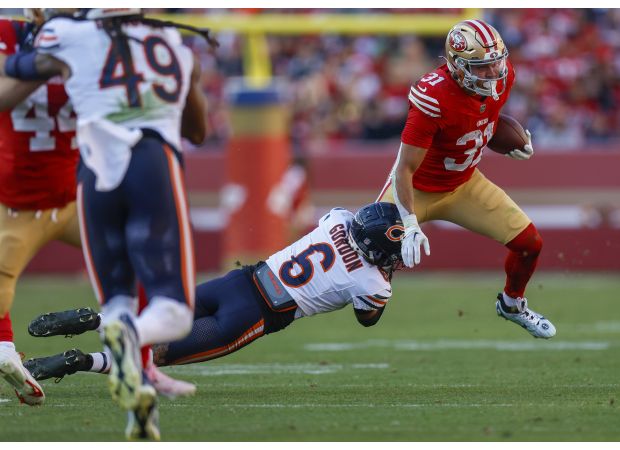 49ers' Guerendo shows off versatility in first start against Bears, shrugs off foot injury.