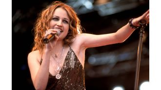 Fans are amazed as a popular popstar from the 00s makes a surprising return 21 years after their hit song.
