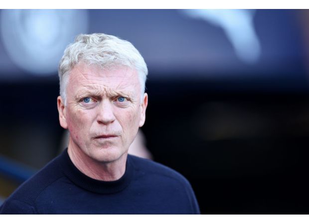 Moyes considering third spell as West Ham manager.