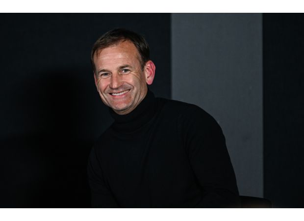 Gary Neville criticizes Manchester United for their statement about Dan Ashworth, calling it both 'really poor' and 'weak'.