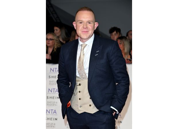 'Coronation Street' actor confesses to struggling with binge eating and self-punishment.