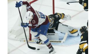 Rantanen and MacKinnon lead Avalanche to victory against Penguins.