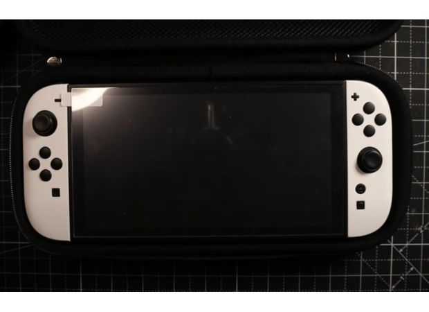 See a video of the mock-up for the Nintendo Switch 2 console, revealing its size accurately.