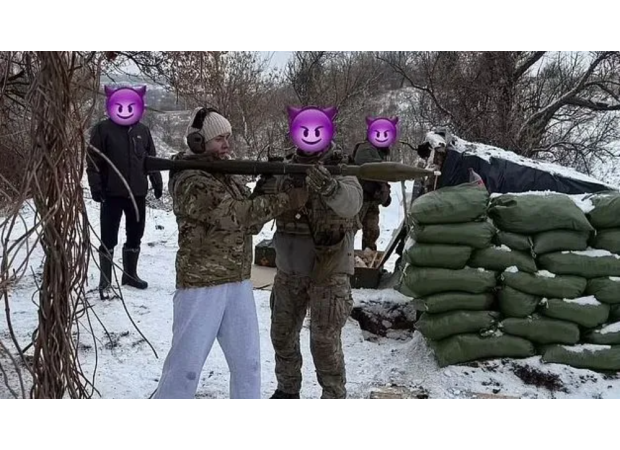 Ukrainian tennis player Elina Svitolina takes photo with large missile launcher during Russian invasion.