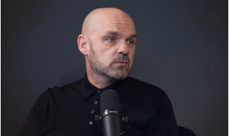 Danny Murphy believes a Manchester United player would thrive if he were to join Arsenal.