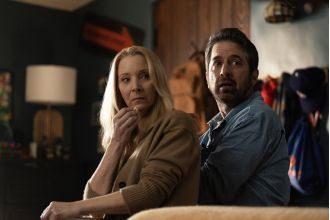 Lisa Kudrow shines in new darkly comedic Netflix thriller, her best role since Friends.