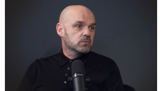 Danny Murphy believes a Manchester United player would thrive if he were to join Arsenal.