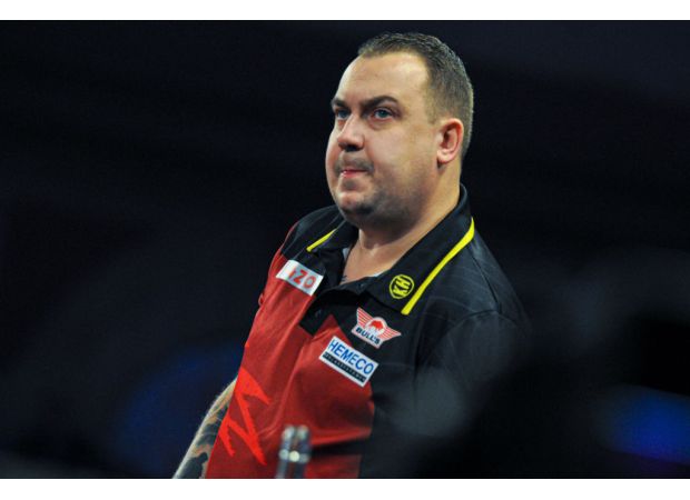 People are criticizing the World Darts Championship schedule for being unfair and unacceptable.