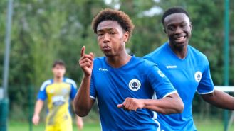 17-year-old football player dies on field after collapsing during game.