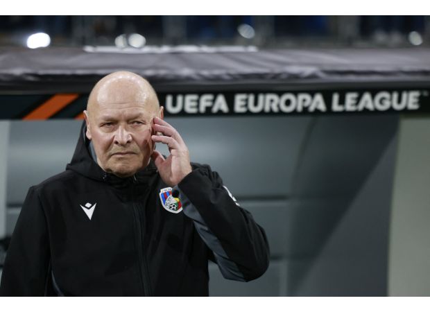 The manager of Viktoria Plzen instructed his team to go after a Manchester United player with a harsh message.