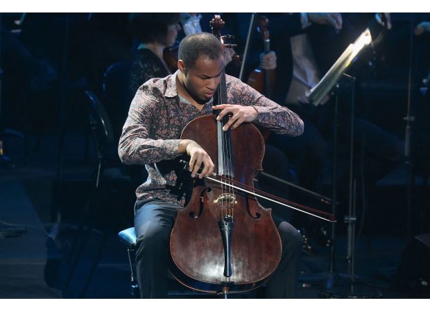 Renowned musician cancels concert due to airline's refusal to accommodate irreplaceable cello.