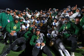 Moreau Catholic dominates Lindsay and becomes 7-AA state champions without a doubt.