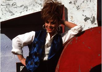 80s singer ends sexual assault case against UK show producer in settlement