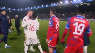 Rasmus Hojlund reacts to Amad Diallo's apology following their confrontation at Manchester United.