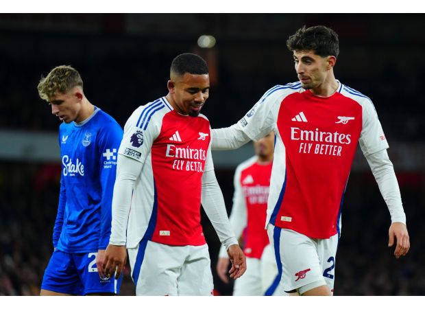 Dyche points out Arsenal error following draw with Everton.