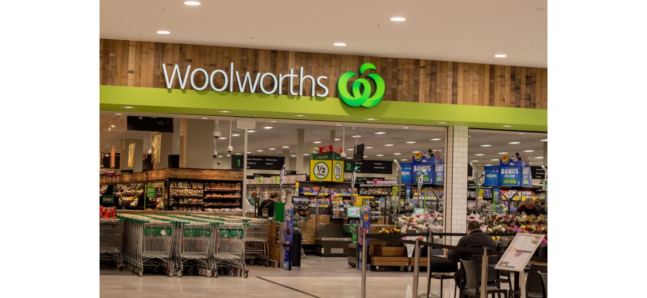Woolworths store emptied due to man brandishing knife.