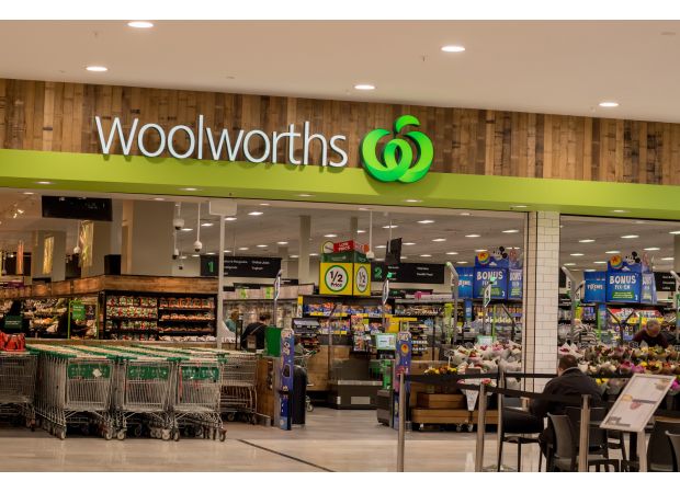 Woolworths store emptied due to man brandishing knife.