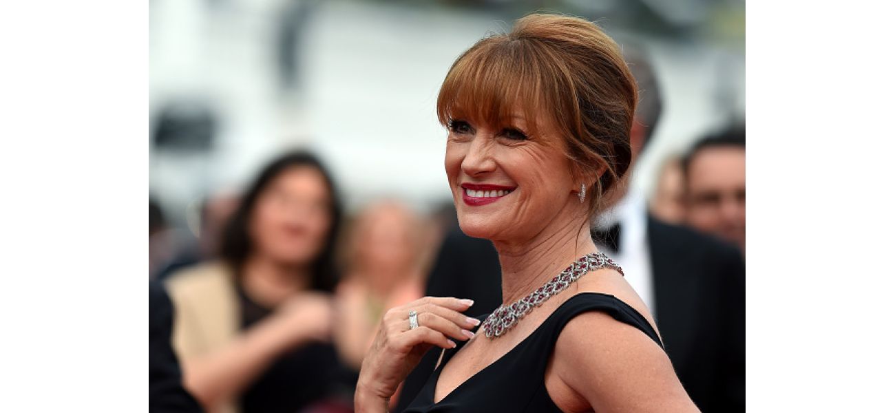 73-year-old ex-Bond girl escapes California wildfires before it's too late.