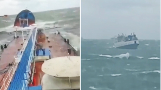 Russian ship broke and sinking near Crimea, split in half.