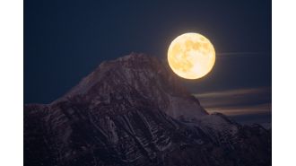 Tonight is the last chance to see December's cold moon until 2043, so don't miss out!