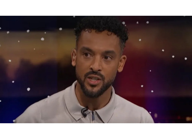 Theo Walcott criticizes Arsenal player who was defeated by an Everton opponent.