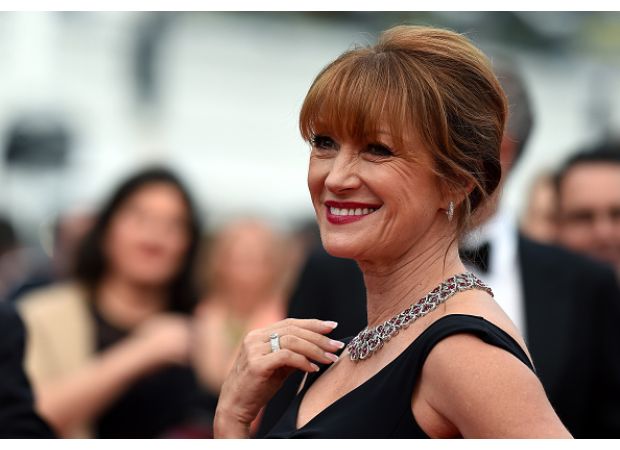 73-year-old ex-Bond girl escapes California wildfires before it's too late.