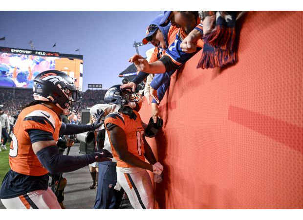 Mims Jr. helps Broncos stay in the playoff race with crucial punt return against Colts.