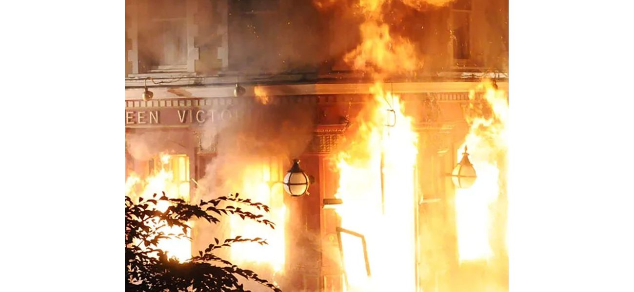 EastEnders fans correctly identify fire victim and make connection to earlier episode.