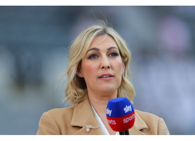 Get to know Kelly Cates, the new host of MOTD, including her net worth, partner, and famous father.