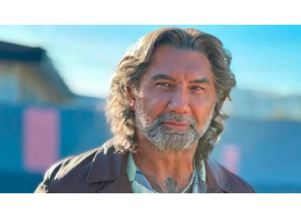 A buff star of Hollywood is now unrecognizable due to his long grey hair and beard.